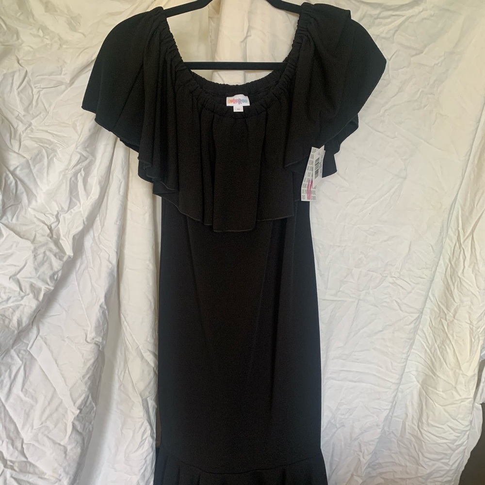 Solid black Cece